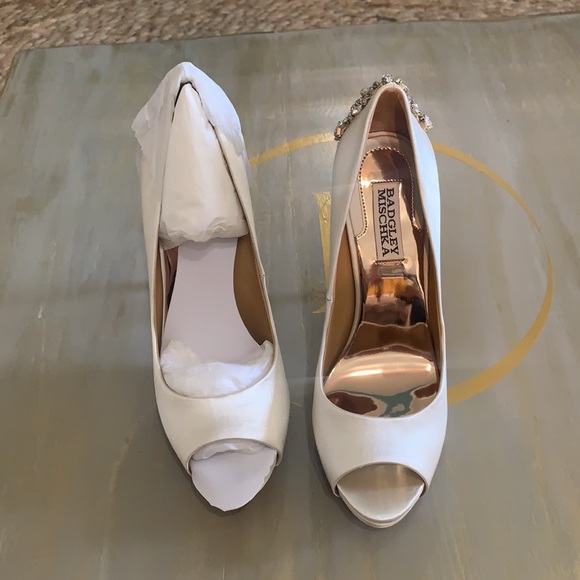 Badgley Mischka Kiara Ivory Platform Heel - Picture 4 of 7